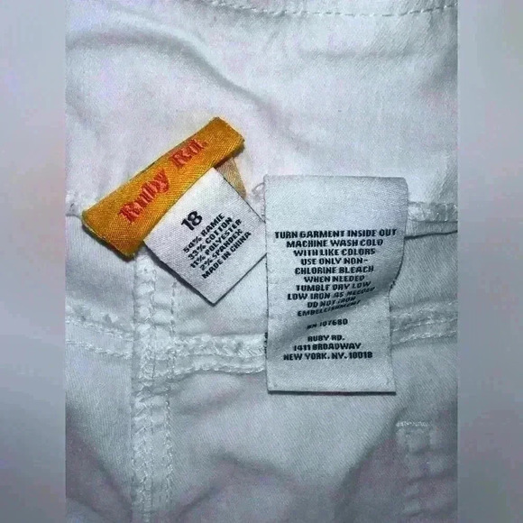 Like New Pull on Cropped Pants - Picture 3 of 3